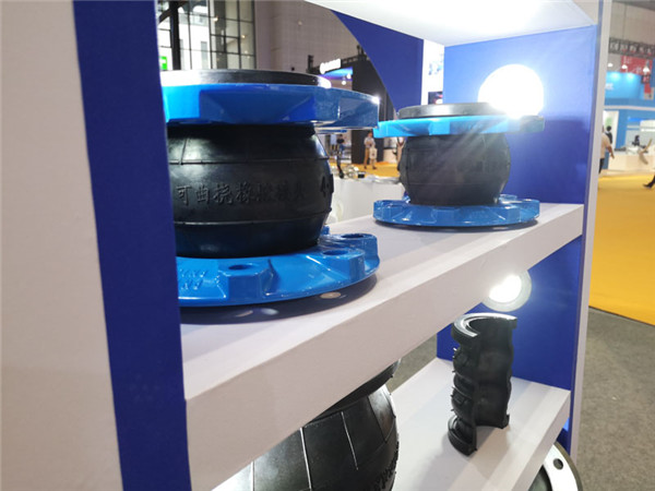 潍坊咨询＂DN200 PN1.0橡胶软连接,长度400mm这个有没有＂